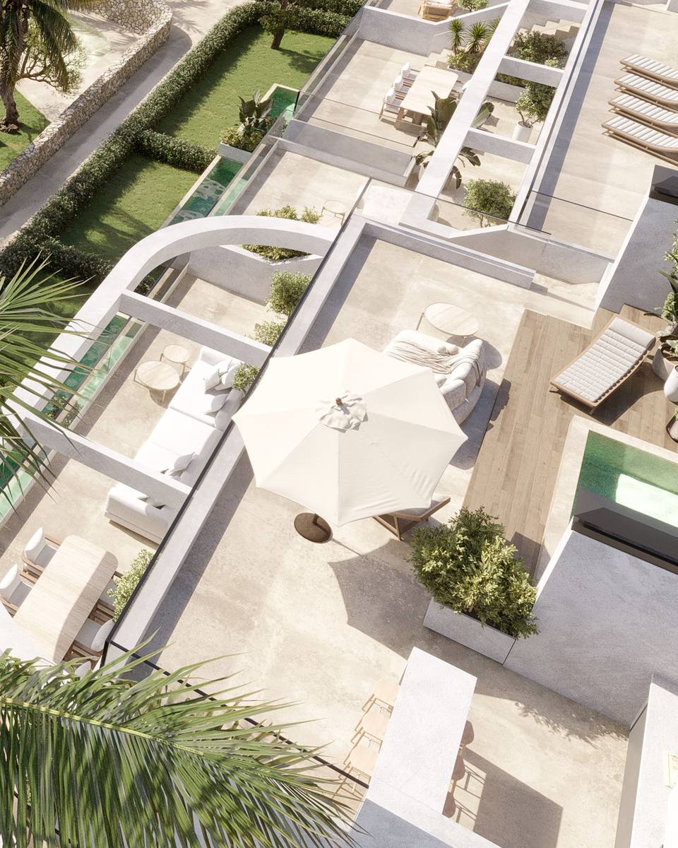 Dakterras met parasol en eigen plunge pool bij The Palms at Estepona